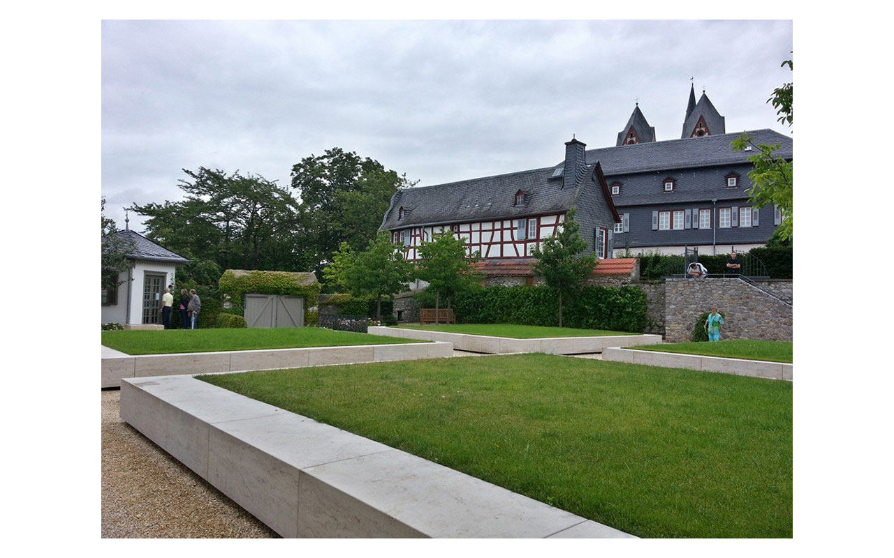 Ansicht des Bischofsgarten in Limburg - Bild 1. © Lilly Moments