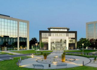 Initiativantrag: Conference Center des Mundipharma Komplexes verkaufen Zwischen den beiden Verwaltungsgebäuden, die von der Stadt (VG II links) und dem Bistum (VG I rechts) genutzt werden, befindet sich das Conference Center (CC), das verkauft werden soll. © Mundipharma