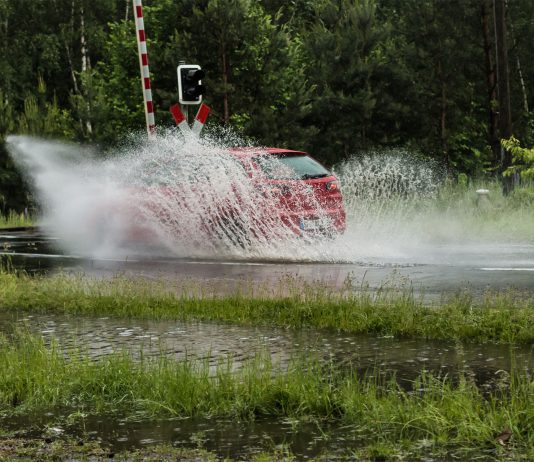 Schwere Regenfällen führen zur Sperrung der Bahnstrecke in Hadamar Starkregen führte am Wochenende zu Überschwemmungen und Hochwasser im Landkreis. | Neues Limburg