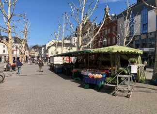 Neumarkt: Fünf Planungsbüros pitchen Entwürfe Zur Zeit sieht der Neumarkt in Limburg ziemlich trostlos aus. In der Regel halten sich dort wenige Menschen auf. © Luís Matos
