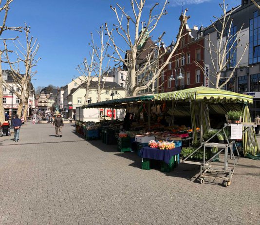 Neumarkt: Fünf Planungsbüros pitchen Entwürfe Zur Zeit sieht der Neumarkt in Limburg ziemlich trostlos aus. In der Regel halten sich dort wenige Menschen auf. © Luís Matos