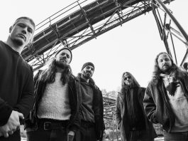 Kalkwerk Festival: Interview mit der Kalk-Band BLOODSPOT BLOODSPOT machen harten, energiegeladenen Metal. „Unser Sound entsteht aus der Zusammenkunft der unterschiedlichen Erfahrungen und Vorlieben, die jeder Einzelne von uns in die Band hineinträgt“, sagt Howdie über die Entstehung ihrer Songs. © BLOODSPOT