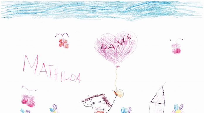 #TeamMathilda: Antikörpertherapie in Barcelona kann starten Mathilda leidet an einer meist tödlich endenden Krebserkrankung: dem Neuroblastom. #TeamMathilda hat mit Hilfe eines Spendenaufrufs eine Anti-GD2-Antikörper-Therapie in Barcelona möglich gemacht. Mit diesem Bild hat sich Mathilda Ende April persönlich bei allen Spendern bedankt. Bild: Mathilda Schmidt